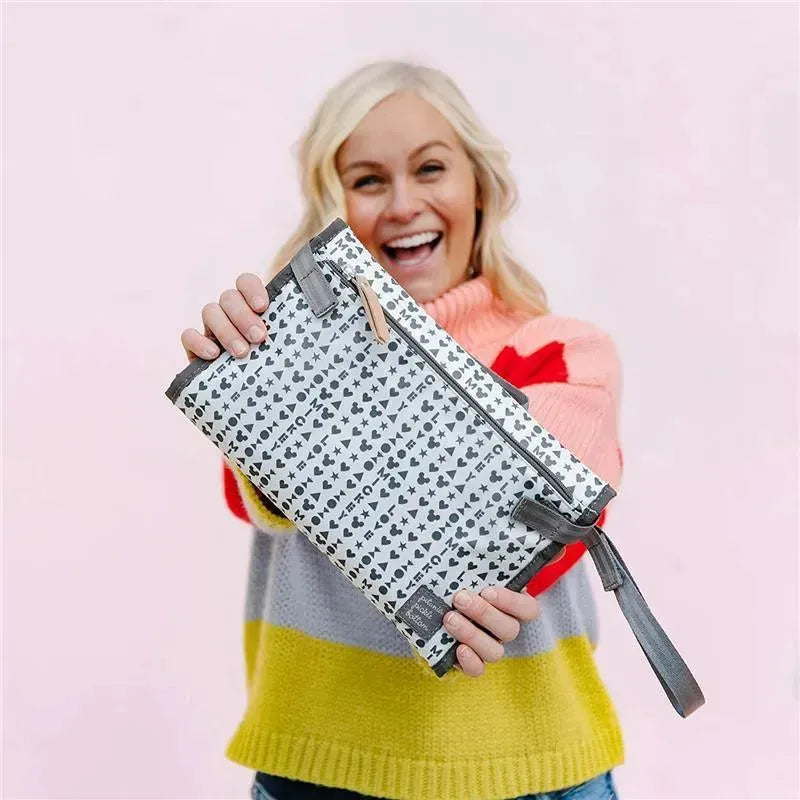 Petunia - Nimber Diaper Clutch + Changer In Love Mickey Mouse Image 4